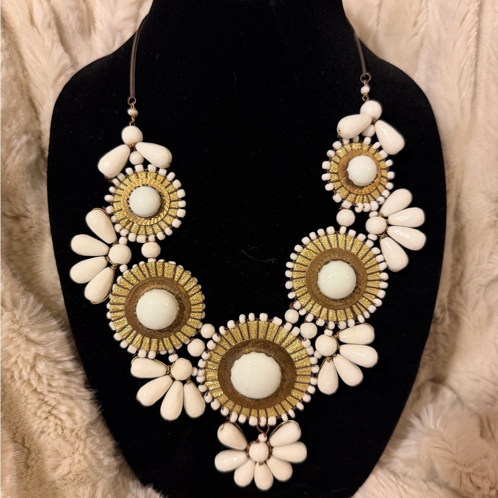 Elegant Gold and Cream Statement Necklace